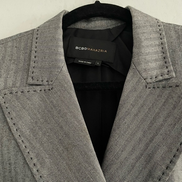 BCBG MaxAzaria Short Sleeve Double Breasted Chevron print Blazer - Picture 2 of 3